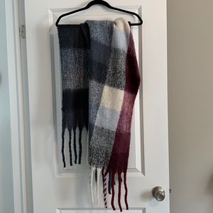 BNWT Oversized Super Soft Scarf